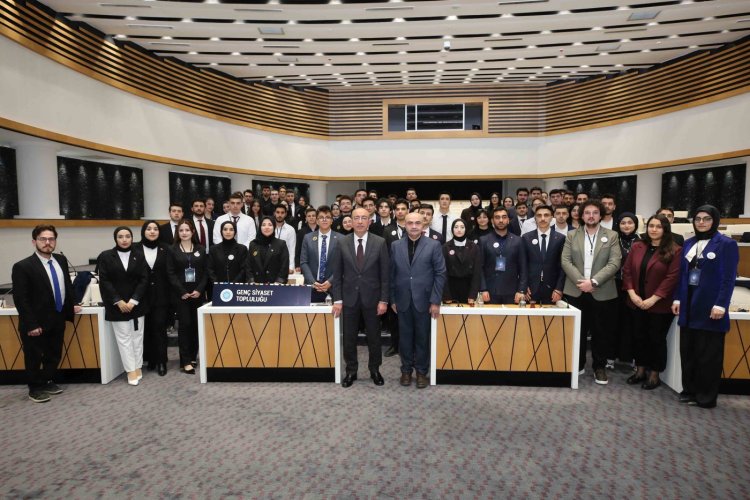 BAŞKAN KAVUŞ, GELECEĞİN SİYASETÇİ VE BÜROKRATLARIYLA BULUŞTU!