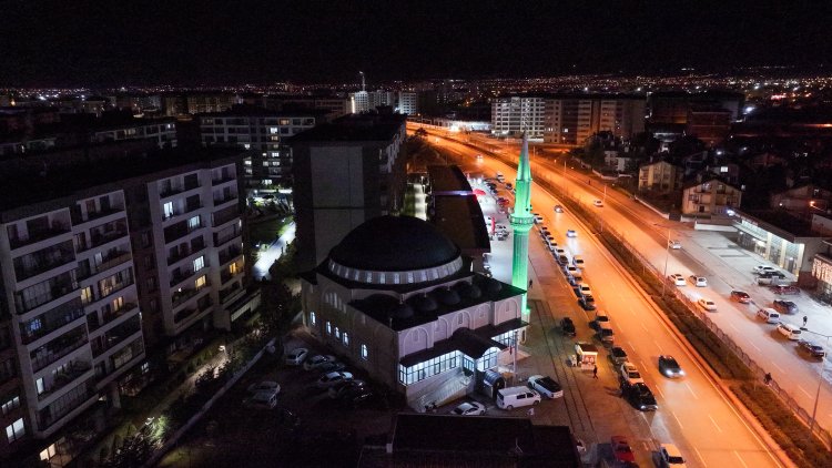 Başkan Altay ve Başkan Kavuş Konyalıların İlk Teravih Namazı Heyecanına Ortak Oldu