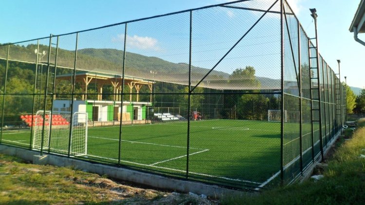 Karatay’dan 22 milyonluk spor yatırımı: Okullara FIFA standartlarında sahalar