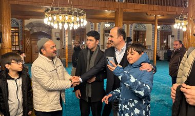 Konya’da Kapı Camii’nde Ümmet Sofrası Kuruldu: Başkan Altay Vatandaşlarla İftarda Buluştu