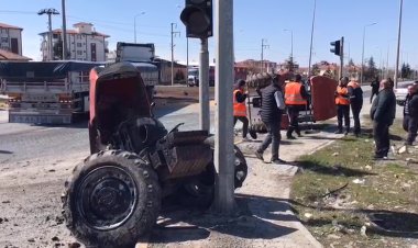 Ereğli’de Feci Kaza: TIR’la Çarpışan Traktör İkiye Bölündü, 2 Yaralı