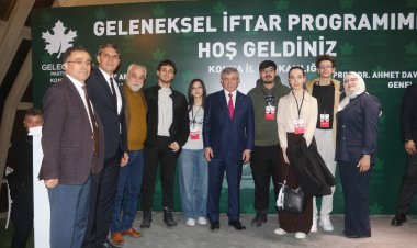 Davutoğlu Konya’da İftar Programında Vatandaşlarla Buluştu!