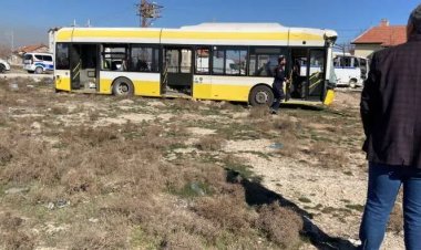 Konya’da Belediye Otobüsü ile Öğrenci Servisi Çarpıştı: Çok Sayıda Yaralı!