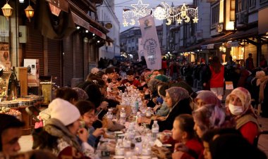KARATAY’DA, KADİR GECESİ'NDE BİNLERCE KİŞİ AYNI SOFRADA BULUŞTU!