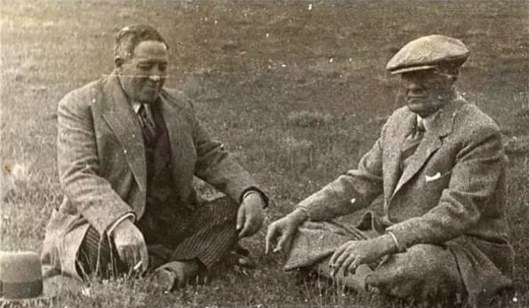 Bağdaş Kurmak: Türk Kültüründe Denge, Edep ve Sükûnetin Sembolü